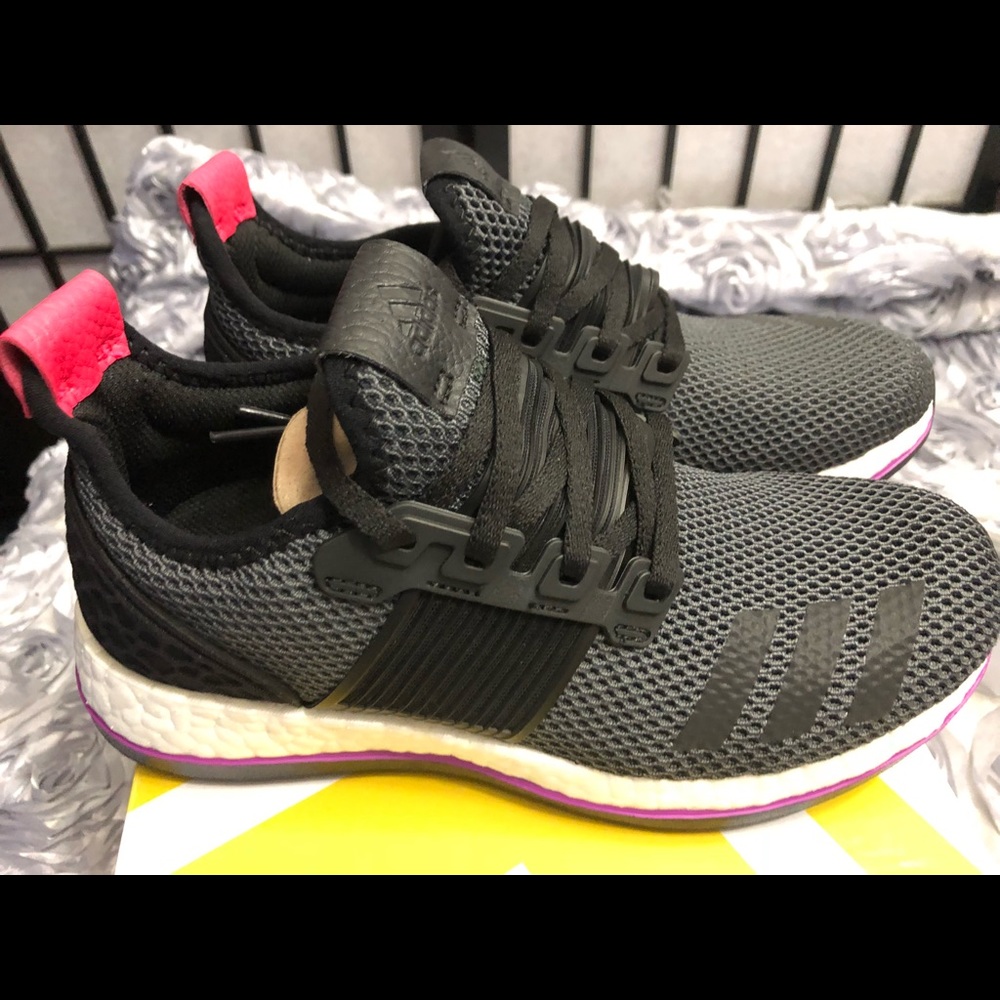 Adidas PureBoost ZG w - New - Size 5 women